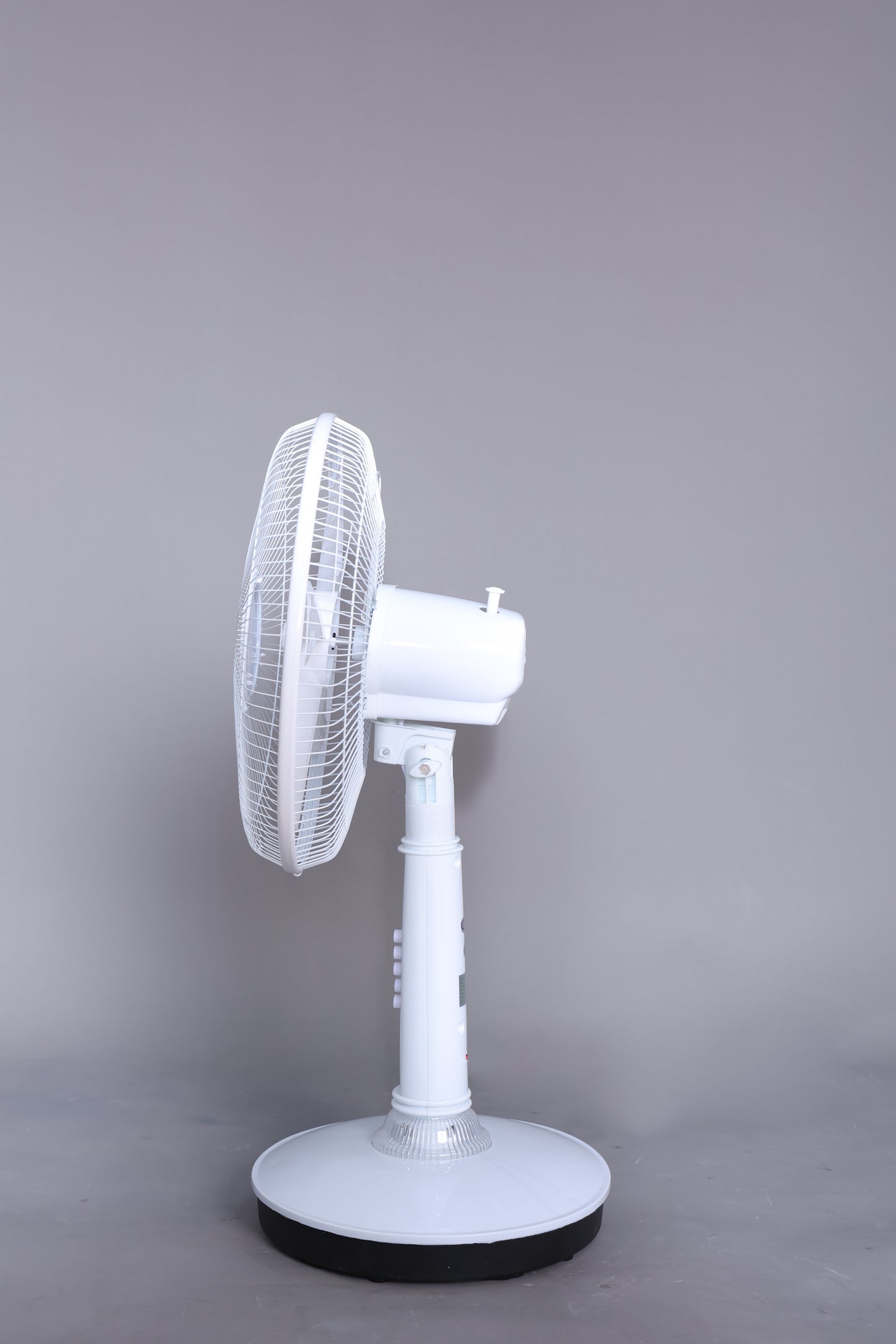 Ventilador de mesa de 16¨ RECARGABLE