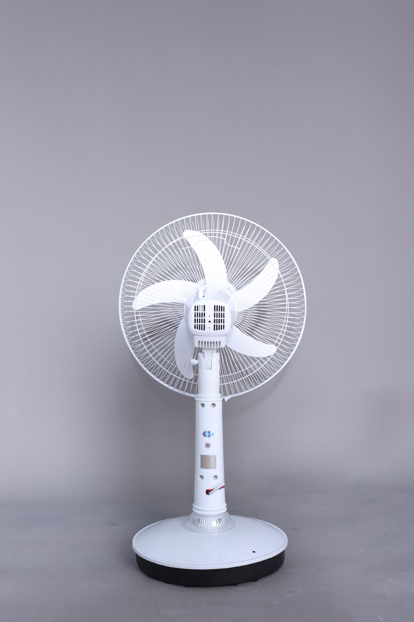 Ventilador de mesa de 16¨ RECARGABLE